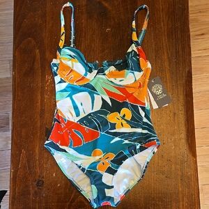 Vince Camuto Floral Swimsuit NWT 6